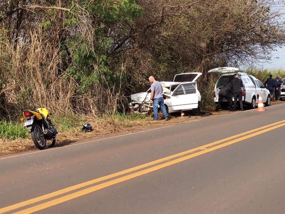 Foto 3 de 6 — ​Funcionário da Embraer morre em grave acidente entre carro e moto